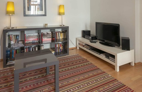 Mitte Apartamento | Ventanas insonorizadas, 1 minuto al metro, 2 paradas al centro, 3 bloques.