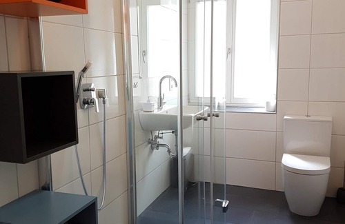 Mitte Apartamento | Ventanas insonorizadas, 1 minuto al metro, 2 paradas al centro, 3 bloques.