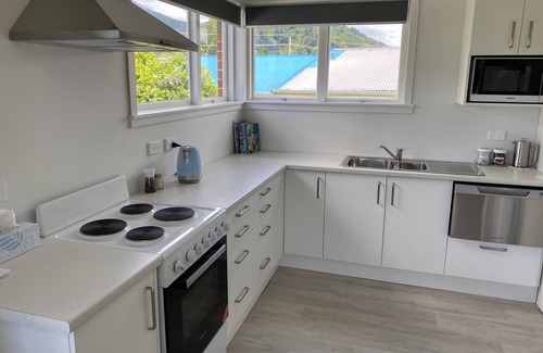 Waikawa Bay Casa | Sounds Good - Waikawa Holiday Home and Berth