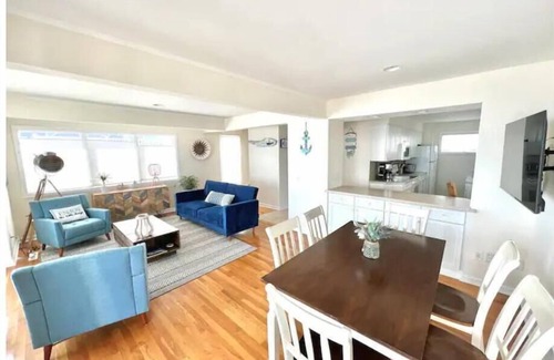 Clinton Casa | Soundscape Beachfront House!