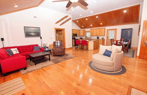 Brigands' Bay Casa | Soundside, Fire Pit, Screened in Porch, Fenced in Backyard, Charming Beach House