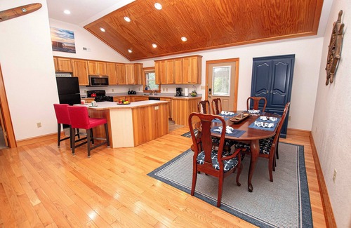 Brigands' Bay Casa | Soundside, Fire Pit, Screened in Porch, Fenced in Backyard, Charming Beach House