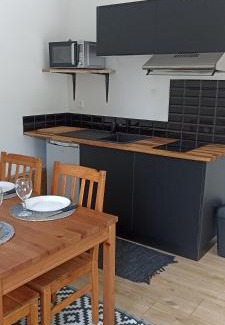 Roaillan Casa | Sous l'arbre aux papillons