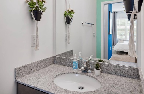 Avery Creek Apartamento | South Asheville Getaway | 2 BDR Apt | Gym & Pool