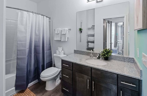 Avery Creek Apartamento | South Asheville Getaway | Private Balcony Apt 1