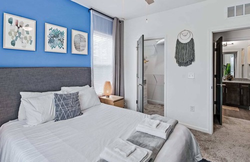 Avery Creek Apartamento | South Asheville Getaway | Private Balcony Apt 1