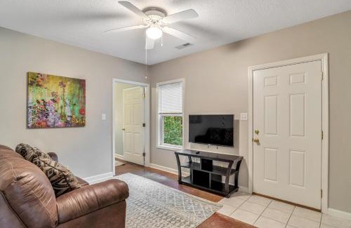 Royal Pines Casa | South Asheville Townhome 16 A