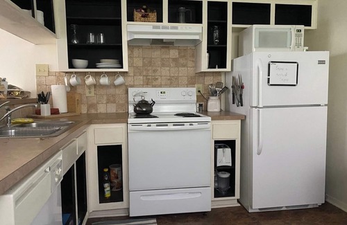 South Manchaca Condominio | South ATX . Sweet Stay with Pool