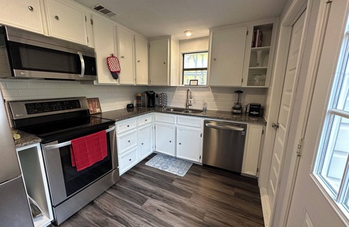 Austin Casa | South Austin Cottage with High-Speed Fiber Internet