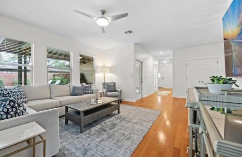 South Manchaca Casa | South Austin Home with a Pool