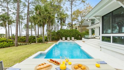 South Beach Casa | South Beach Serenity by AvantStay Private Pool Beach Access