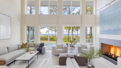 South Beach Casa | South Beach Serenity by AvantStay Private Pool Beach Access