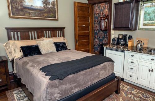 Scottdale Apartamento | South Broadway Manor B&B - Near Fallingwater, Ohiopyle State Park, Hiking & Biking trails GAP