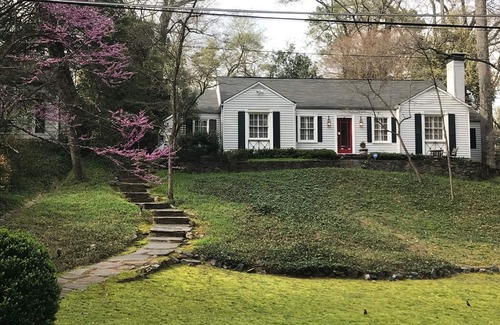 Collier Hills Casa | South Buckhead Popular Cottage cerca de todo, traer mascotas!