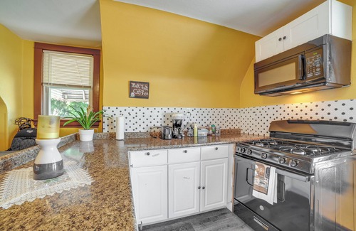 South Chicago Heights Apartamento | South Chicago Heights Apt: Pets Welcome!