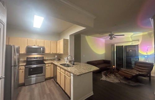 Sweetbriar Apartamento | South Congress Austin Modern 2BR with Pool/Hot Tub, Convenient to Nightlife