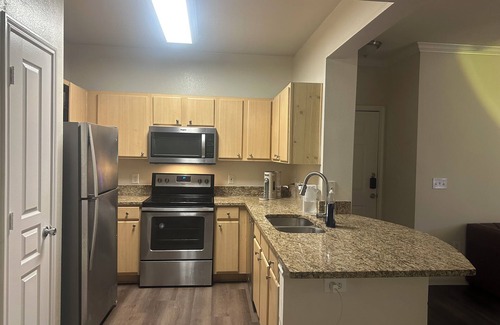 Sweetbriar Apartamento | South Congress Austin Modern 2BR with Pool/Hot Tub, Convenient to Nightlife