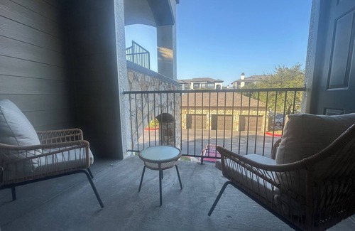 Sweetbriar Apartamento | South Congress Austin Modern 2BR with Pool/Hot Tub, Convenient to Nightlife