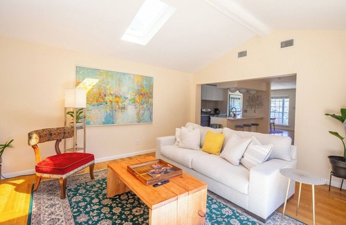 Dawson Casa | South Congress Retreat - A Vibey Stay Close to Bars, Shops, Music Venues & Hikes