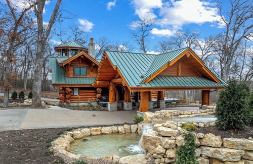Zenda Casa | South Elder Acres: Log Cabin w/ Indoor Pool