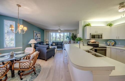 South Island Condominio | South-end 2-bedroom FMB condo across the street from the beach