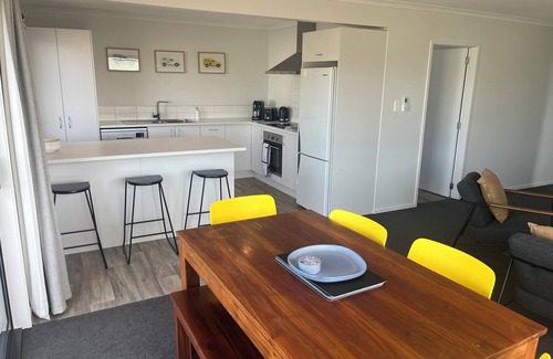 Waitarere Beach Casa | South End Sanctuary, 250m from forest & beach entrance. Pet Friendly!