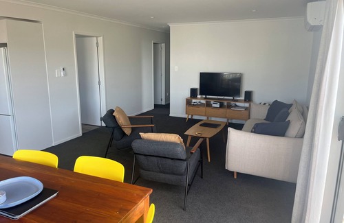 Waitarere Beach Casa | South End Sanctuary, 250m from forest & beach entrance. Pet Friendly!