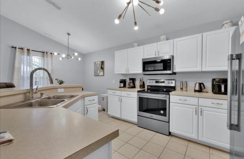 Highgate Park Casa | South Facing 4 Br Spacious Pool Home