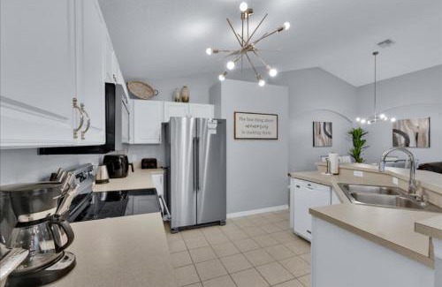 Highgate Park Casa | South Facing 4 Br Spacious Pool Home