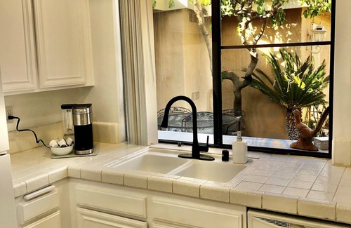 Palm Desert Condominio | South Facing Monterey Country Club clean and bright condo!