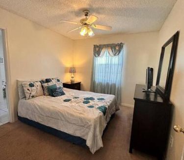 Crescent Lakes Casa | South Facing Private Pool & Spa - Family Friendly Vacation Home with White Rose Villas