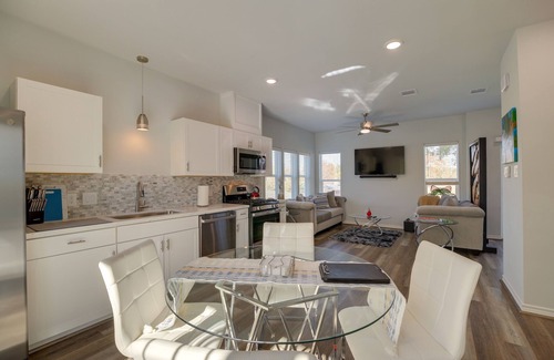 South Houston Casa | South Houston Townhome w/ Patio & Gas Grill!