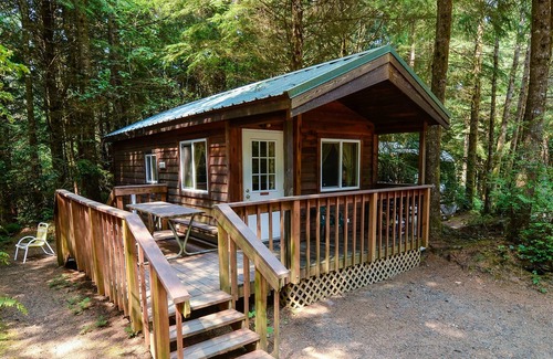 Florence Cabina | South Jetty RV & Camping Resort