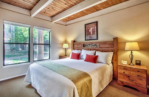 South Lake Tahoe Casa | South Lake Tahoe Resort - Steps to Beach & Close to Heavenly