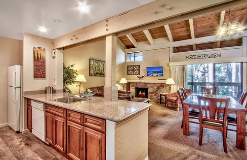 South Lake Tahoe Casa | South Lake Tahoe Resort - Steps to Beach & Close to Heavenly