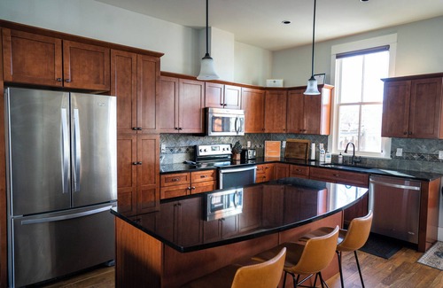 Buena Vista Casa | South Main Chalet- 2 Units w/Roof Top Deck/Fire Pit