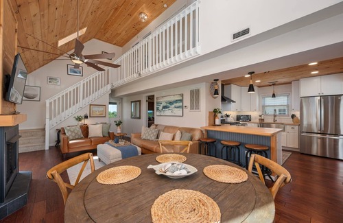 South Nags Head Casa | South Nags Head 3 Bed 2 Bath Home, Sleeps 8 only 4 Minutes to the beach!