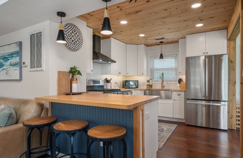 South Nags Head Casa | South Nags Head 3 Bed 2 Bath Home, Sleeps 8 only 4 Minutes to the beach!