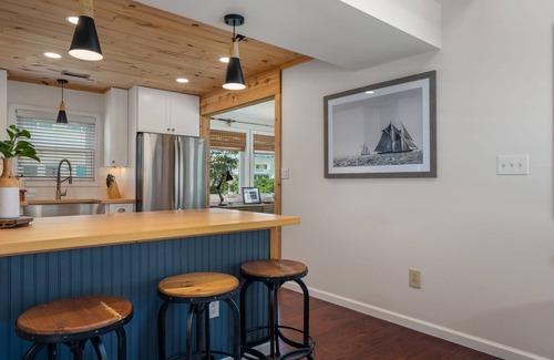 South Nags Head Casa | South Nags Head 3 Bed 2 Bath Home, Sleeps 8 only 4 Minutes to the beach!