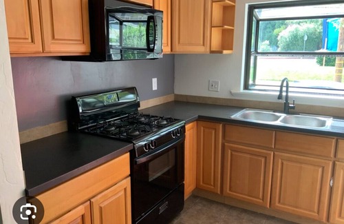 Woodland Hills Casa | South of Ventura 2 bed 1 bathroom