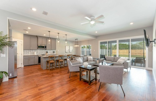 Port Isabel Casa | South Padre Island Luxury 4-Bedroom Home with Private Pool and Hot Tub