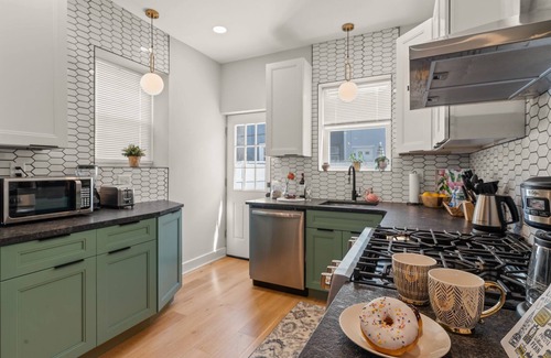 Girard Estates Casa | South Philly Game House | Close to Stadiums