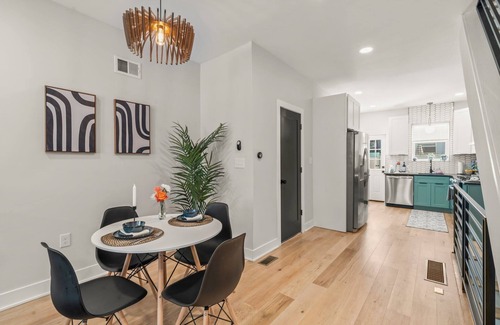 Girard Estates Casa | South Philly Game House | Close to Stadiums