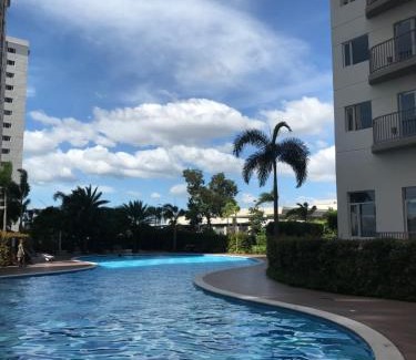 Las Pinas Apartamento | South Residences staycation