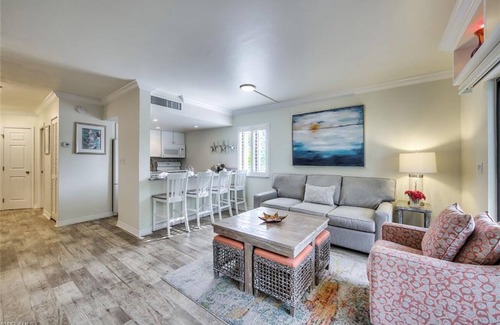 Captiva Condominio | South Seas Villa, RARE Washer Dryer in UNIT Newly Renovated-MONTHLY ONLY