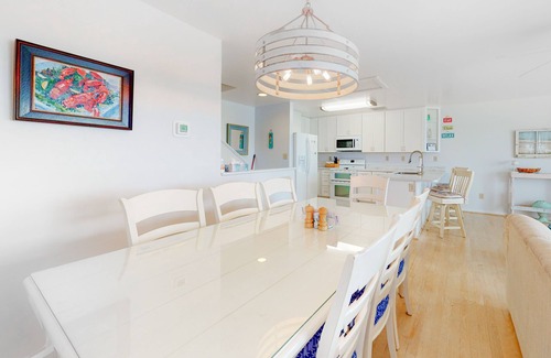 Bethany Beach Casa | South Shore Marina townhouse on the water with on-site pool, AC & WiFi