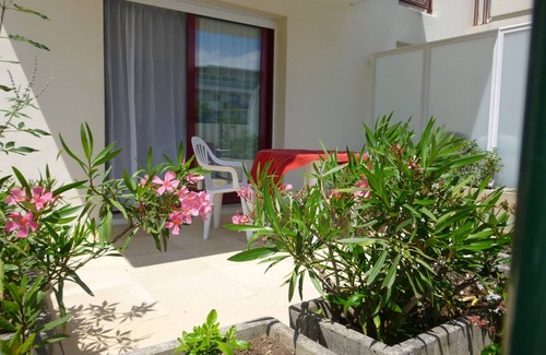 La Rochelle Apartamento | Apartamento con terraza sur con vista a la piscina de la residencia, estacionamiento, proximidad al mar