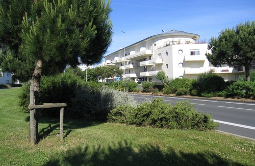 La Rochelle Apartamento | Apartamento con terraza sur con vista a la piscina de la residencia, estacionamiento, proximidad al mar