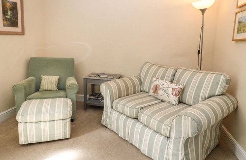 Rumleigh Cabaña | SOUTH WING COTTAGE, pet friendly, with a garden in Bere Alston