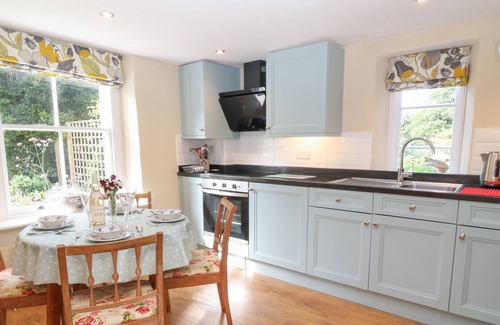 Rumleigh Cabaña | SOUTH WING COTTAGE, pet friendly, with a garden in Bere Alston